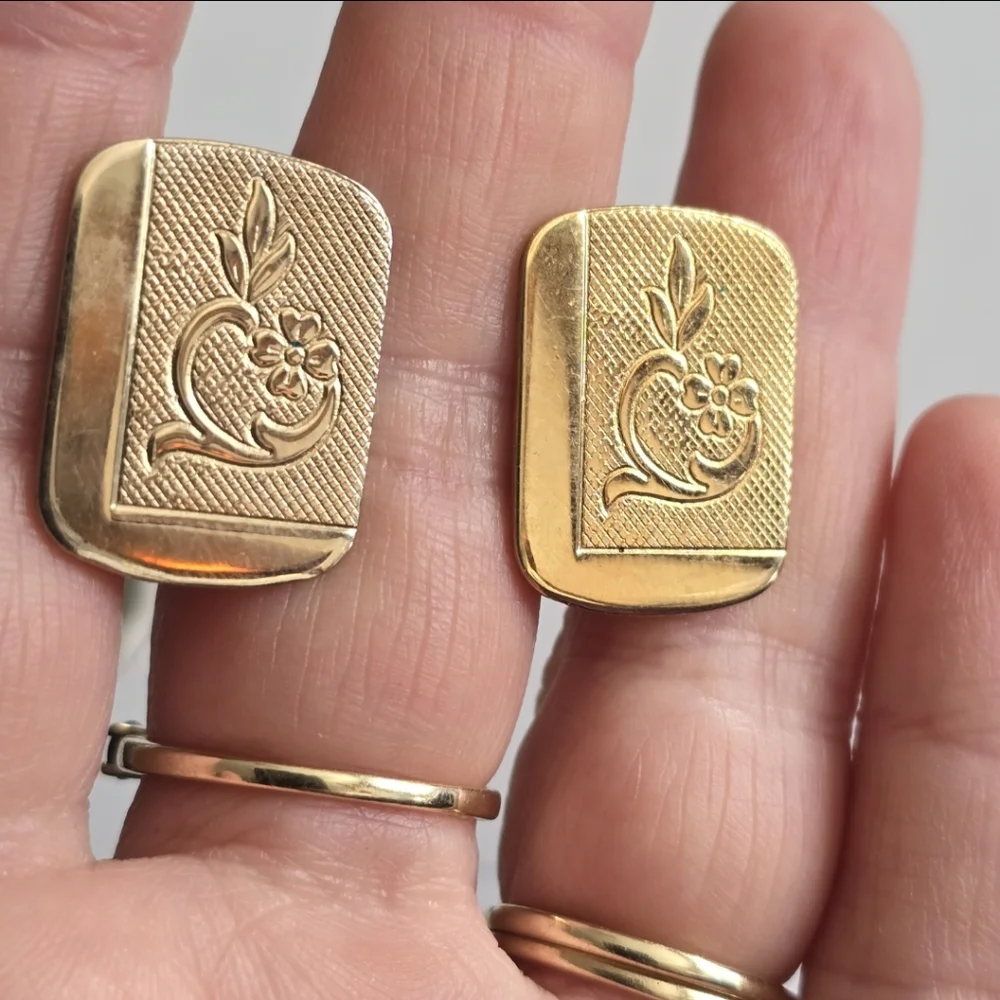 Vintage cufflinks gold tone floral cuff links